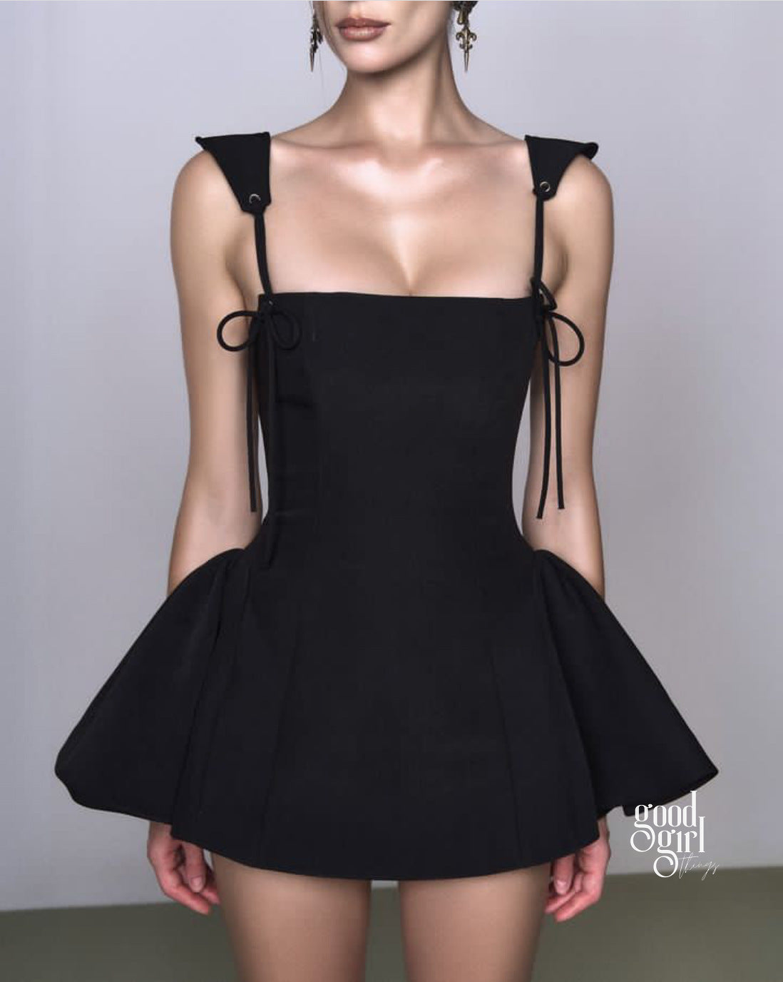 Gwen Backless Lace Mini Dress [I34XOVBV]