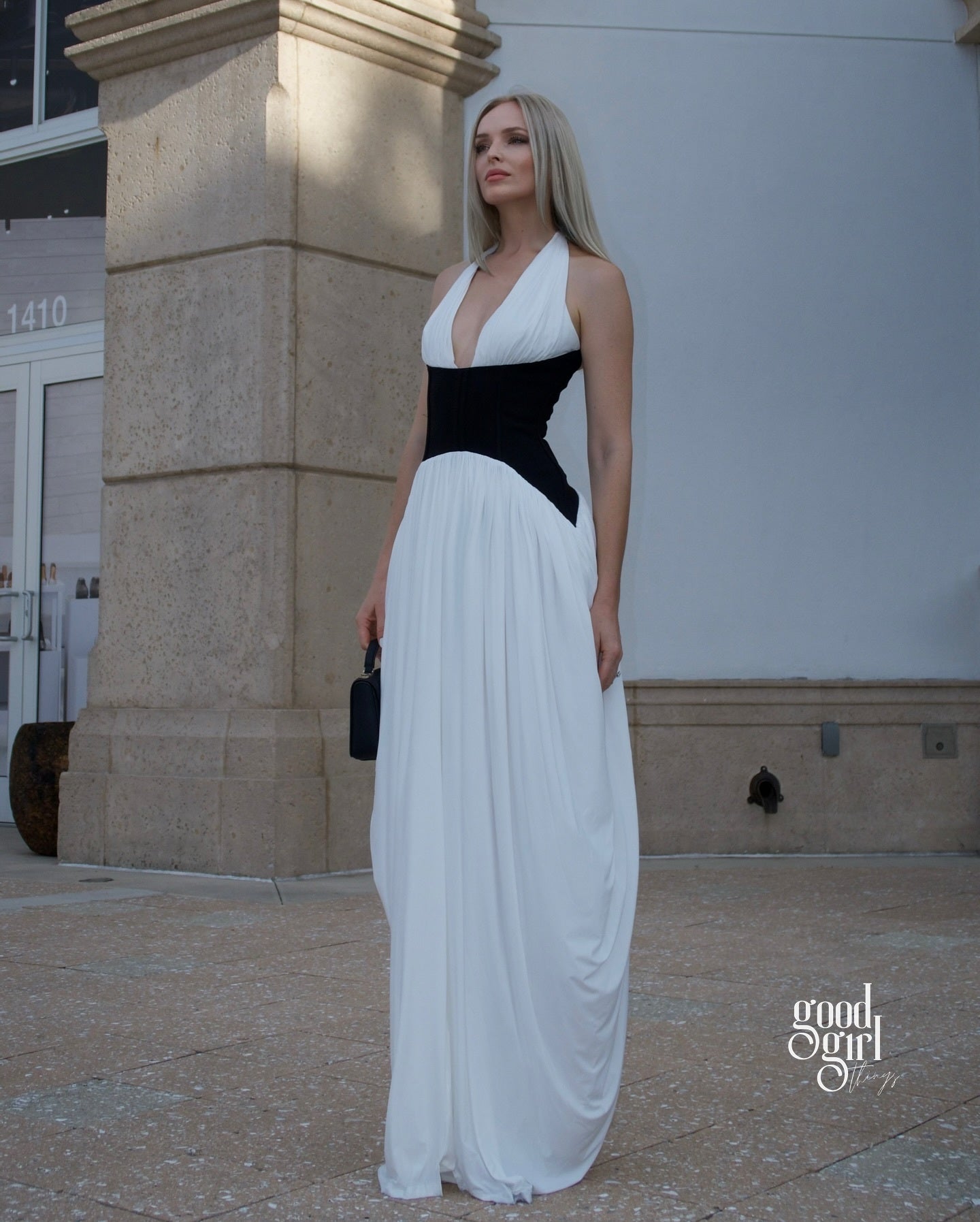 Kambri Halter Cut-Out Maxi Dress [3I0Z5JPB]